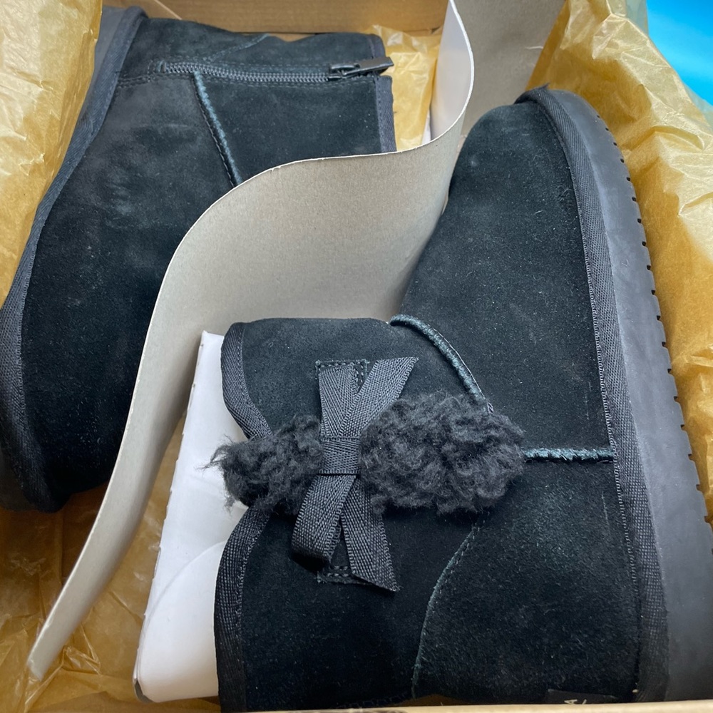 Youth KOOLABURRA by UGG K Victoria Mini in black Sz 4Y